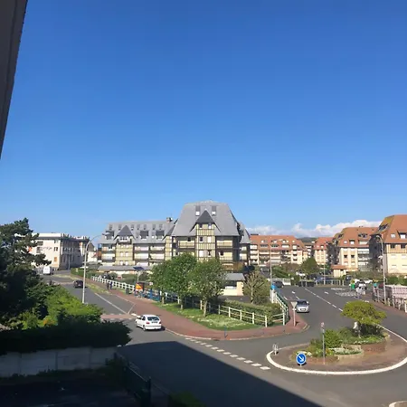 Le Plein Soleil Apartment *
